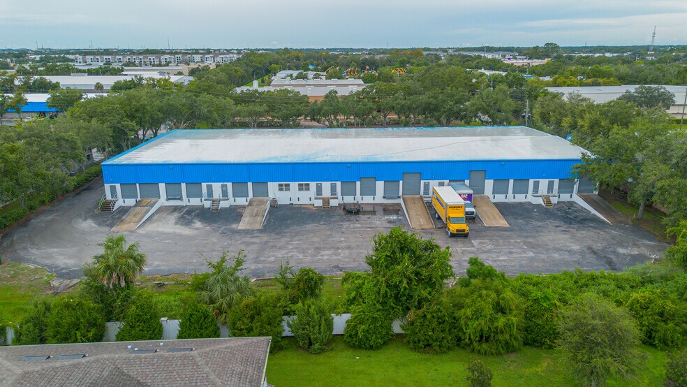401-417 Central Park Dr, Sanford, FL à louer - Photo de l’immeuble – Image 2 sur 10