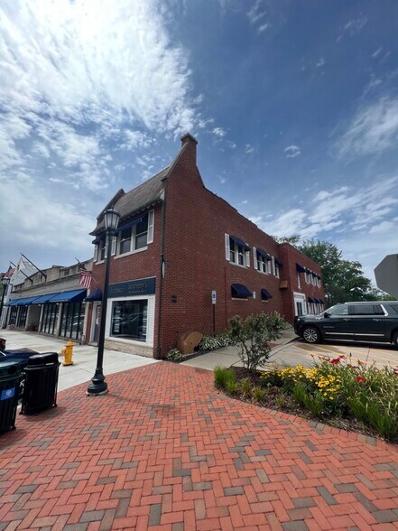586 Lincoln Ave, Winnetka, IL à louer - Photo de l’immeuble – Image 1 sur 3