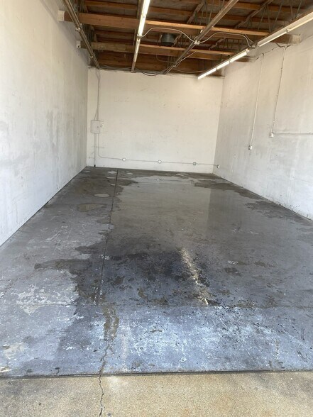 195 E Easy St, Simi Valley, CA à louer - Photo de l’immeuble – Image 3 sur 6