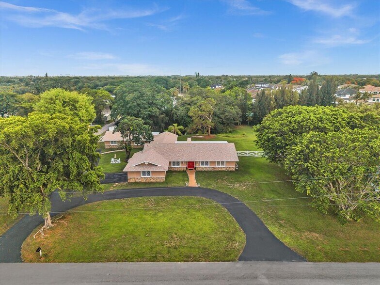5310 SW 109th Ave, Davie, FL à vendre - Photo principale – Image 1 sur 77