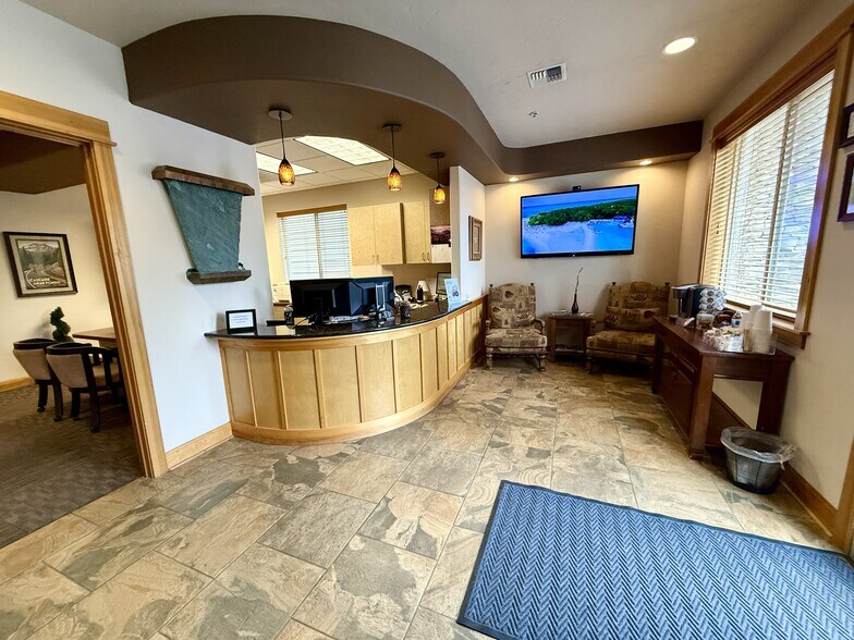 1569 SW Nancy Way, Bend, OR à louer - Photo de l’immeuble – Image 2 sur 19