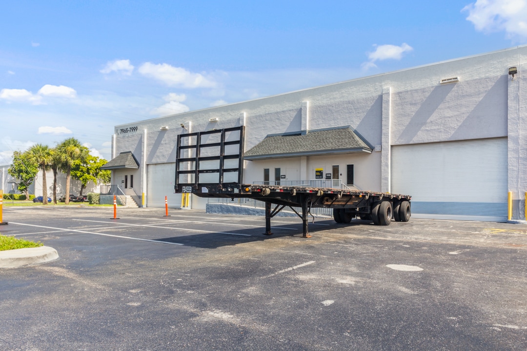 7950-7966 NW 14th St, Miami, FL à louer Photo de l’immeuble– Image 1 sur 24