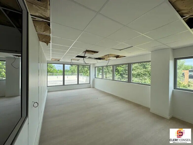 Bureau dans Mont-Saint-Aignan à vendre - Photo intérieure – Image 3 sur 10
