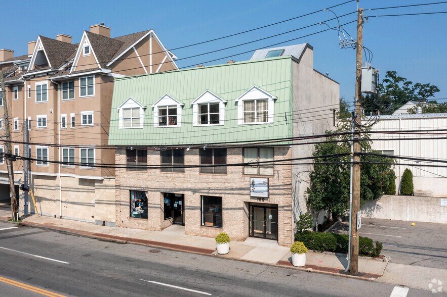 159 E Main St, New Rochelle, NY à louer - Photo principale – Image 2 sur 44