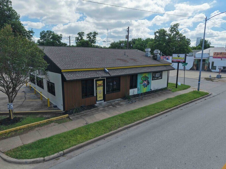 2101 E Cesar Chavez St, Austin, TX à louer - Photo de l’immeuble – Image 2 sur 15