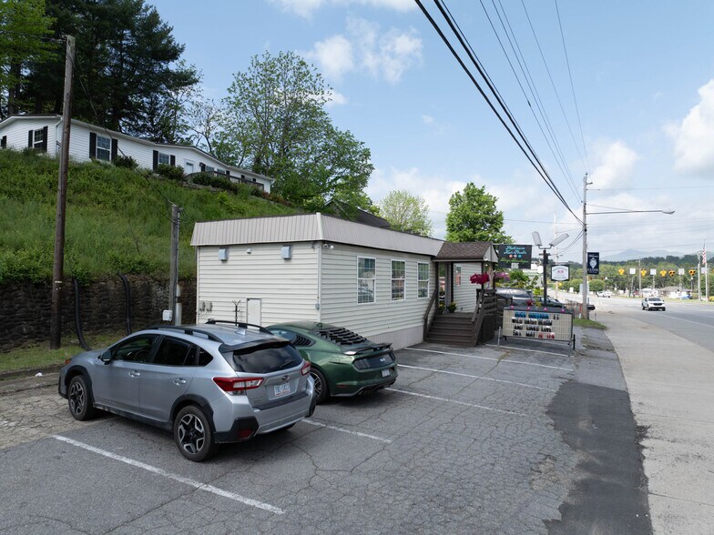 8305 Carolina Blvd, Clyde, NC à vendre - Photo de l’immeuble – Image 3 sur 8