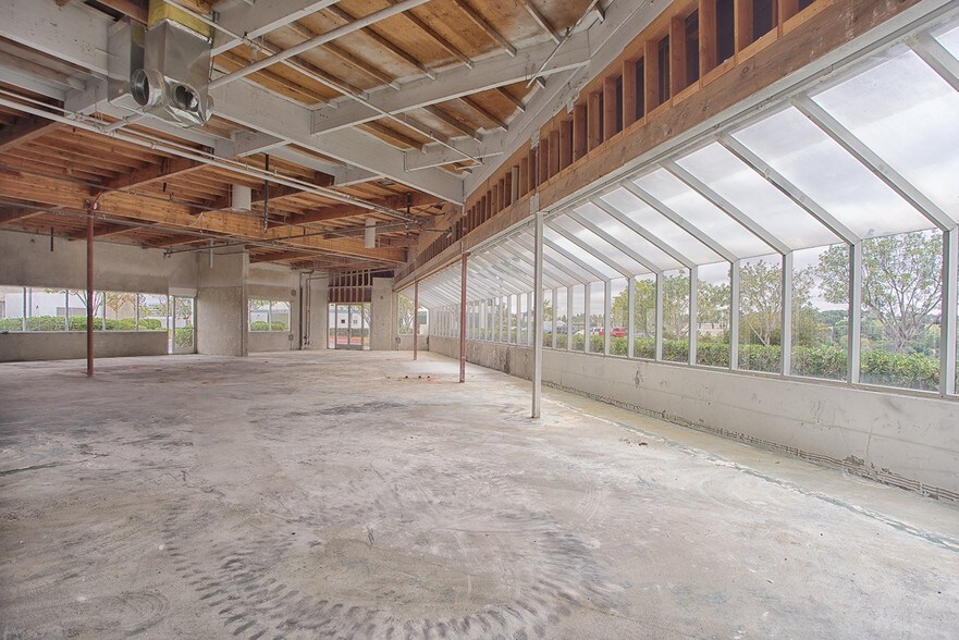 6162 Nancy Ridge Dr, San Diego, CA à louer - Photo intérieure – Image 3 sur 7