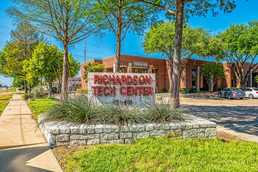 651 N Plano Rd, Richardson, TX à louer - Photo de l’immeuble – Image 3 sur 13