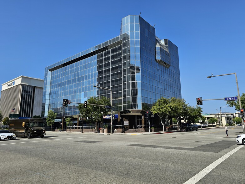 600 N Brand Blvd, Glendale, CA à louer - Photo de l’immeuble – Image 1 sur 28