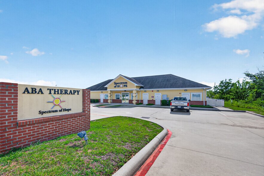 33043 Egypt Ln, Magnolia, TX à vendre - Photo de l’immeuble – Image 1 sur 21