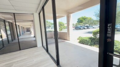 7101-7225 W Oakland Park Blvd, Lauderhill, FL à louer - Vidéo sur l’annonce professionnelle