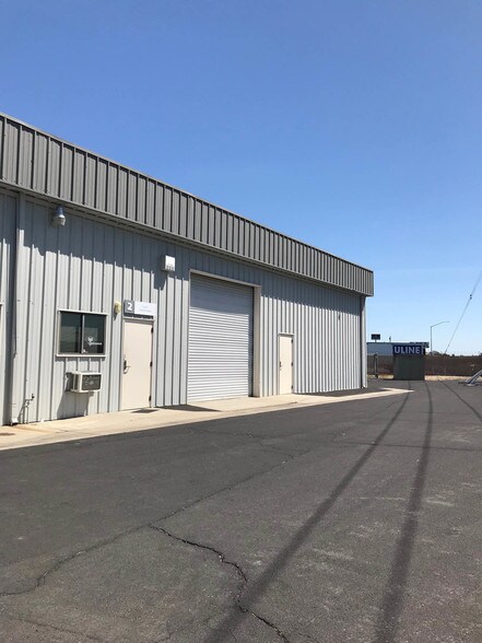 1197 Vanderbilt Cir, Manteca, CA à louer - Photo de l’immeuble – Image 2 sur 4
