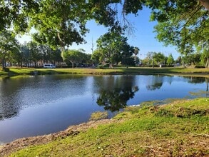815 Cypress Village Blvd, Sun City Center, FL à louer Autre– Image 2 sur 6
