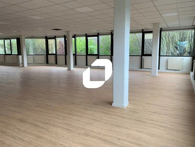 11-13 Rue Des Hautes Pâtures, Nanterre à louer - Photo de l’immeuble – Image 3 sur 9