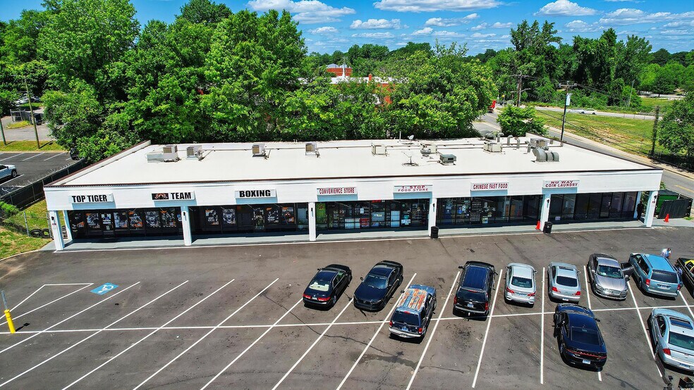 2417 N Tryon St, Charlotte, NC à louer - Photo principale – Image 1 sur 8