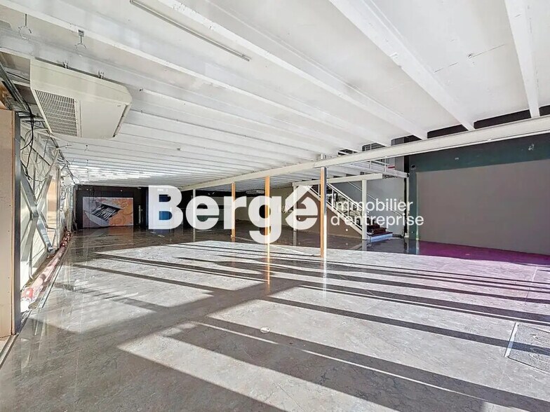 Local commercial dans Mandelieu-la-Napoule à louer - Photo intérieure – Image 2 sur 9