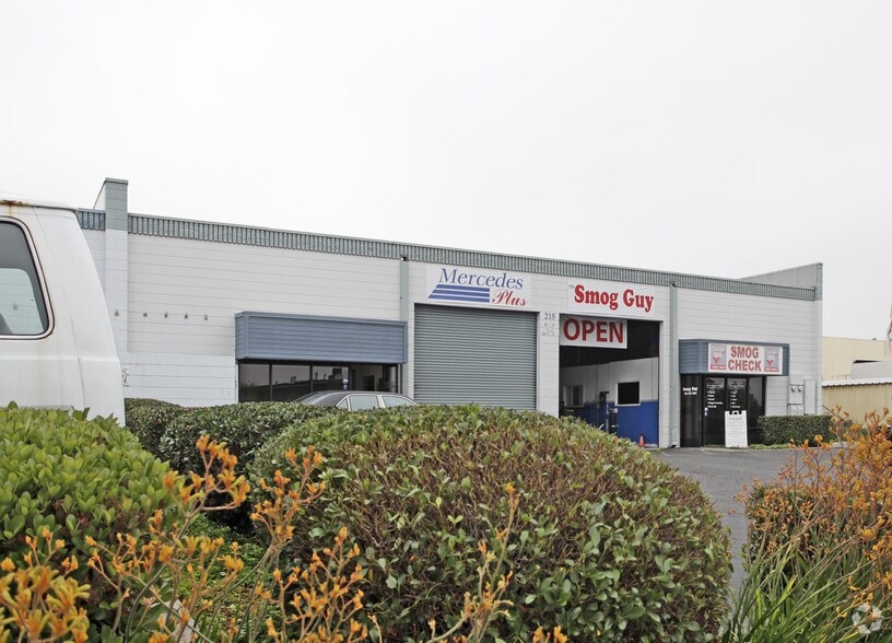 215 N Andreasen Dr, Escondido, CA à vendre - Photo de l’immeuble – Image 3 sur 3