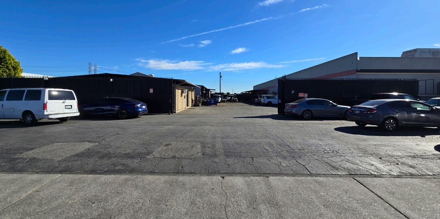 14066 Orange Ave, Paramount, CA à louer Photo principale– Image 1 sur 4