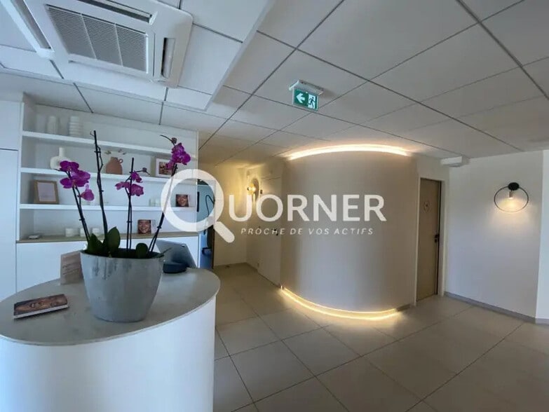 Bureau dans Puget-sur-Argens à vendre - Photo de l’immeuble – Image 2 sur 7