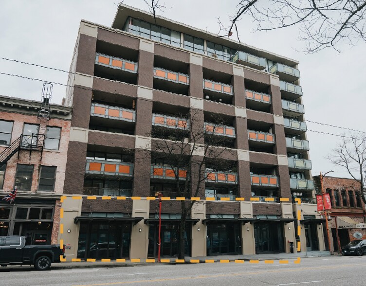 708 Main Street, Vancouver, BC portefeuille de 4 biens à vendre sur LoopNet.fr - Photo de l’immeuble – Image 2 sur 34