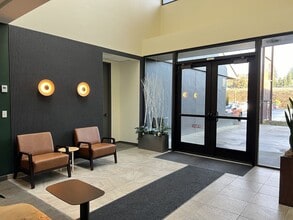 1750 112th Ave NE, Bellevue, WA à louer Photo intérieure– Image 2 sur 15