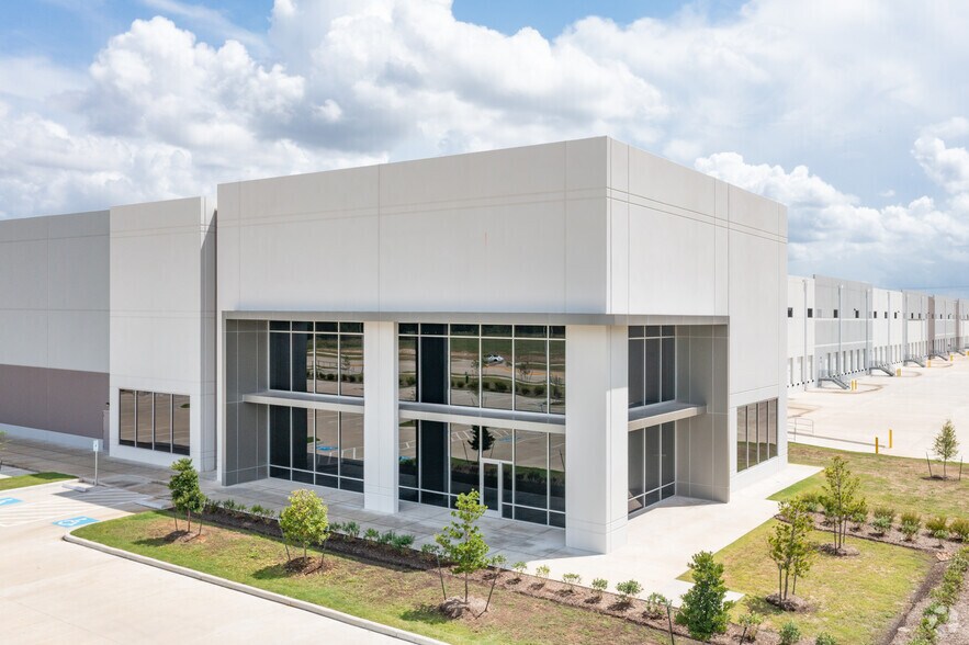 10100 W Lake Houston Pky, Houston, TX à louer - Photo de l’immeuble – Image 1 sur 19