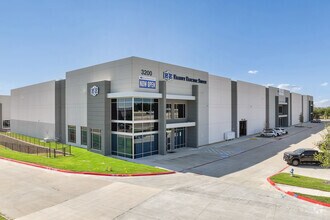 3210 N Central Expy, McKinney, TX à louer Photo de l’immeuble– Image 2 sur 3