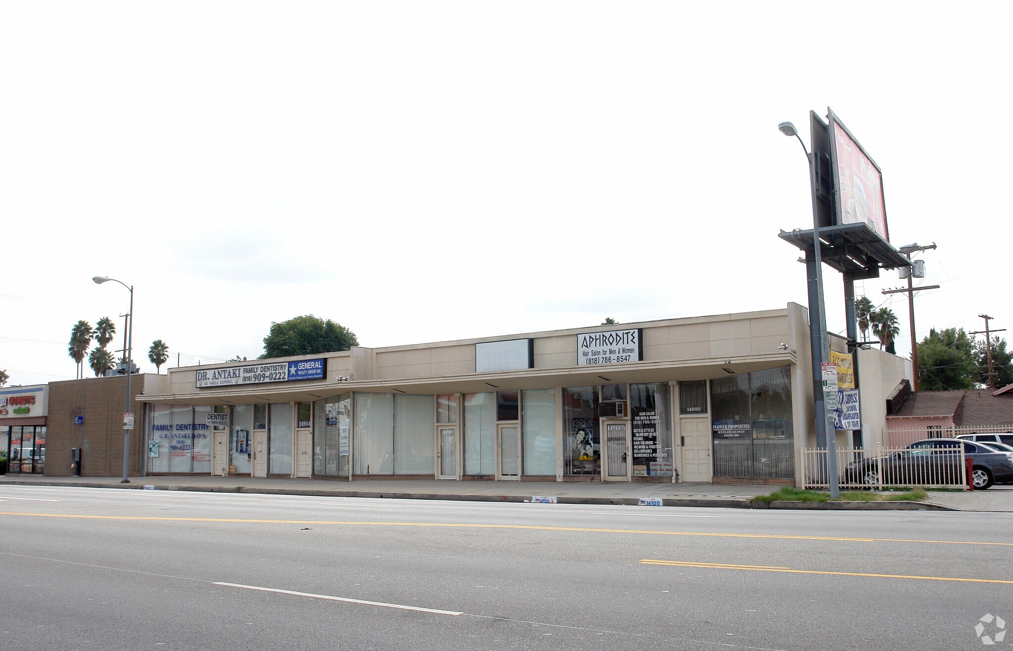 14918 Burbank Blvd, Sherman Oaks, CA à louer Photo principale– Image 1 sur 7