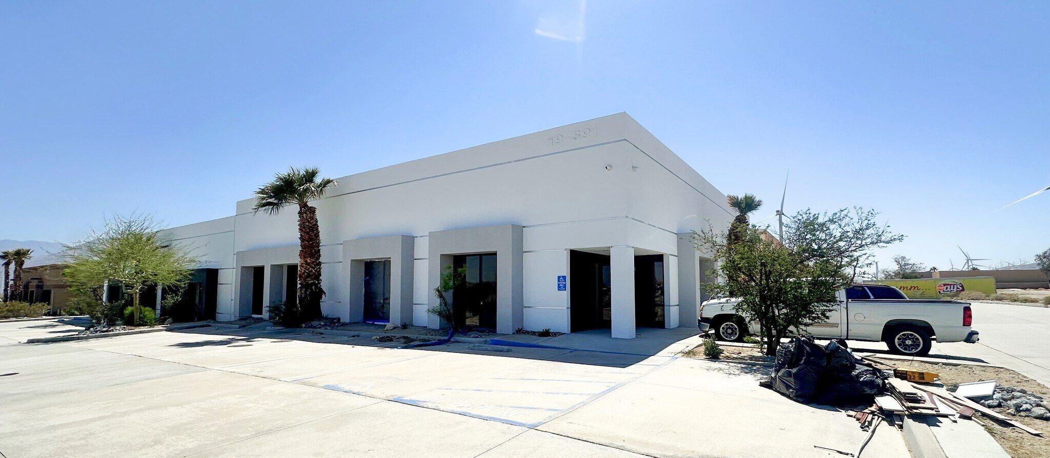 19391 Newhall St, Palm Springs, CA à vendre Photo principale– Image 1 sur 5
