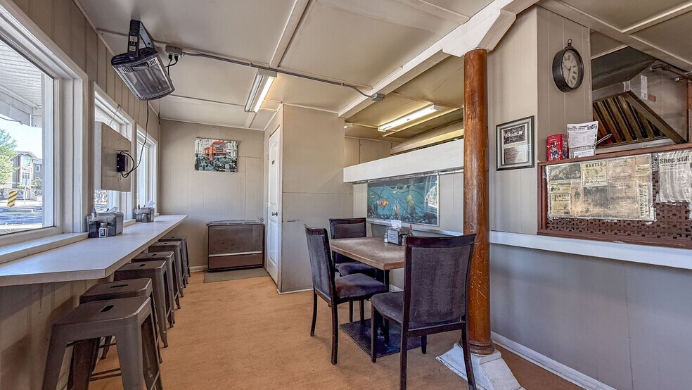 1359 Sutherland Av, Kelowna, BC à vendre - Photo intérieure – Image 3 sur 9