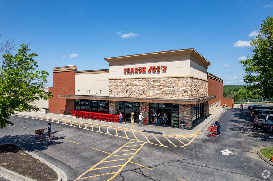 8027 Kingston Pike, Knoxville, TN à louer - Photo principale – Image 1 sur 8