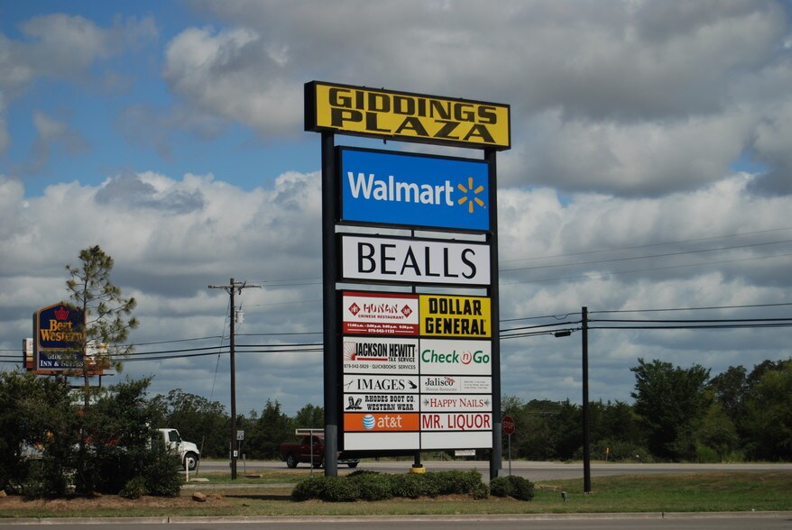 2428-2490 E Austin St, Giddings, TX à louer - Photo de l’immeuble – Image 3 sur 4