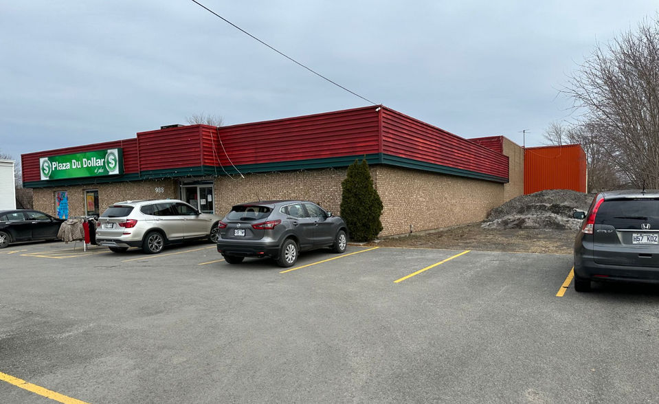 988 Boul Saint-Jean-Baptiste, Mercier, QC à louer - Photo principale – Image 1 sur 4