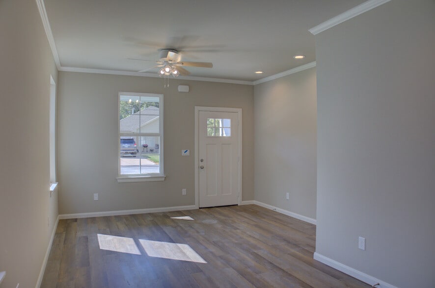 718 N Weenonah Ave, Claremore, OK à vendre - Photo intérieure – Image 2 sur 38