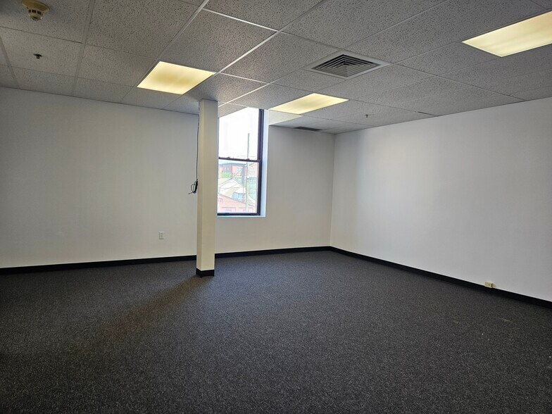484 Main St, Middletown, CT à louer - Photo de l’immeuble – Image 1 sur 9