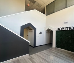 1625 W Crosby Rd, Carrollton, TX à louer Photo intérieure– Image 2 sur 10