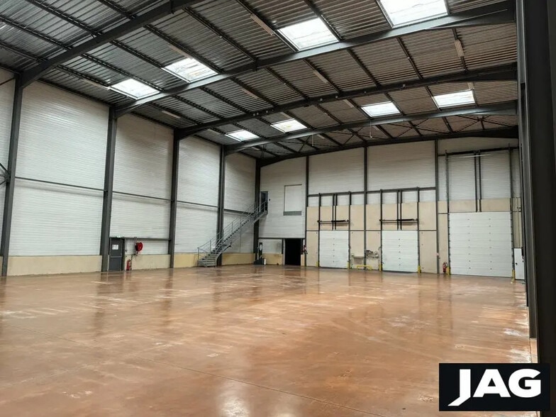 Local d’activités dans Lozanne à louer - Photo intérieure – Image 1 sur 15