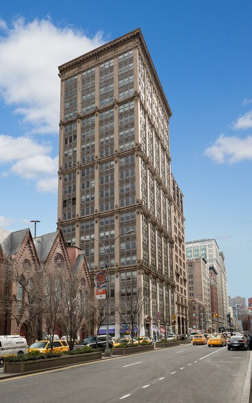257 Park Ave S, New York, NY à louer - Photo de l’immeuble – Image 2 sur 8
