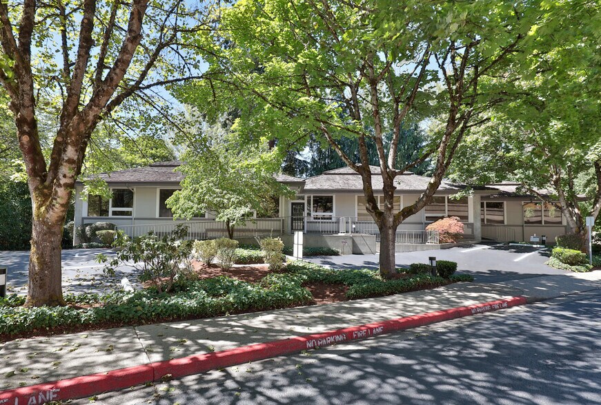 300 NE Gilman Blvd, Issaquah, WA à vendre - Photo principale – Image 1 sur 12