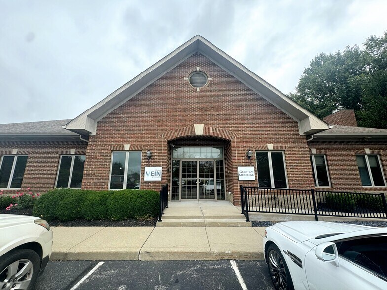 10485 W Commerce Dr, Carmel, IN à louer - Photo de l’immeuble – Image 2 sur 8