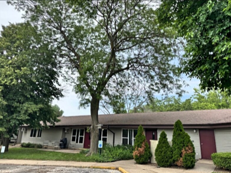 509 10th Ave., Cambridge, IL à vendre - Photo de l’immeuble – Image 3 sur 11