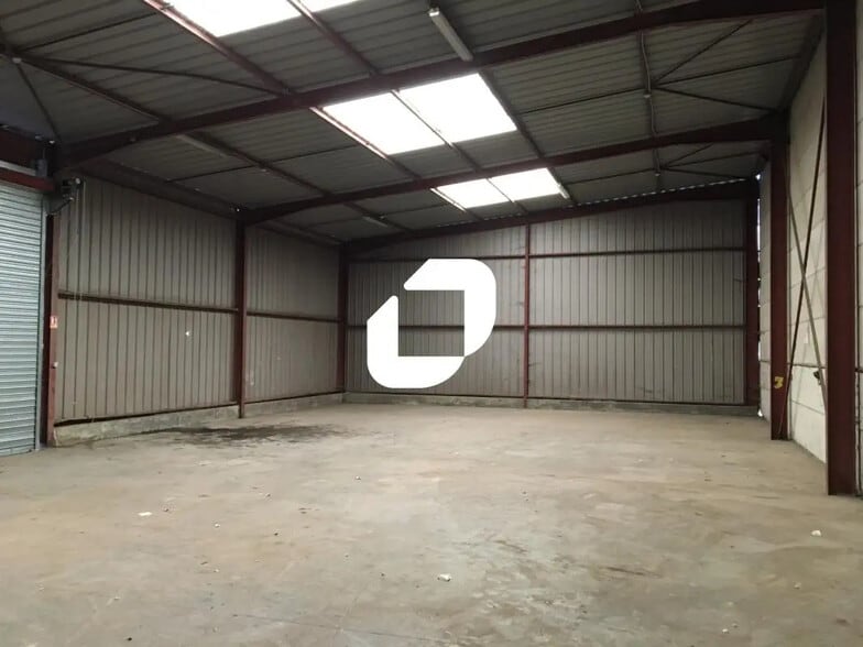 Local d’activités dans Aix-Noulette à louer - Photo de l’immeuble – Image 2 sur 3