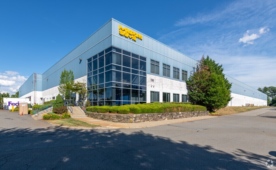 530 John Hancock Rd, Taunton, MA à louer - Photo principale – Image 1 sur 13