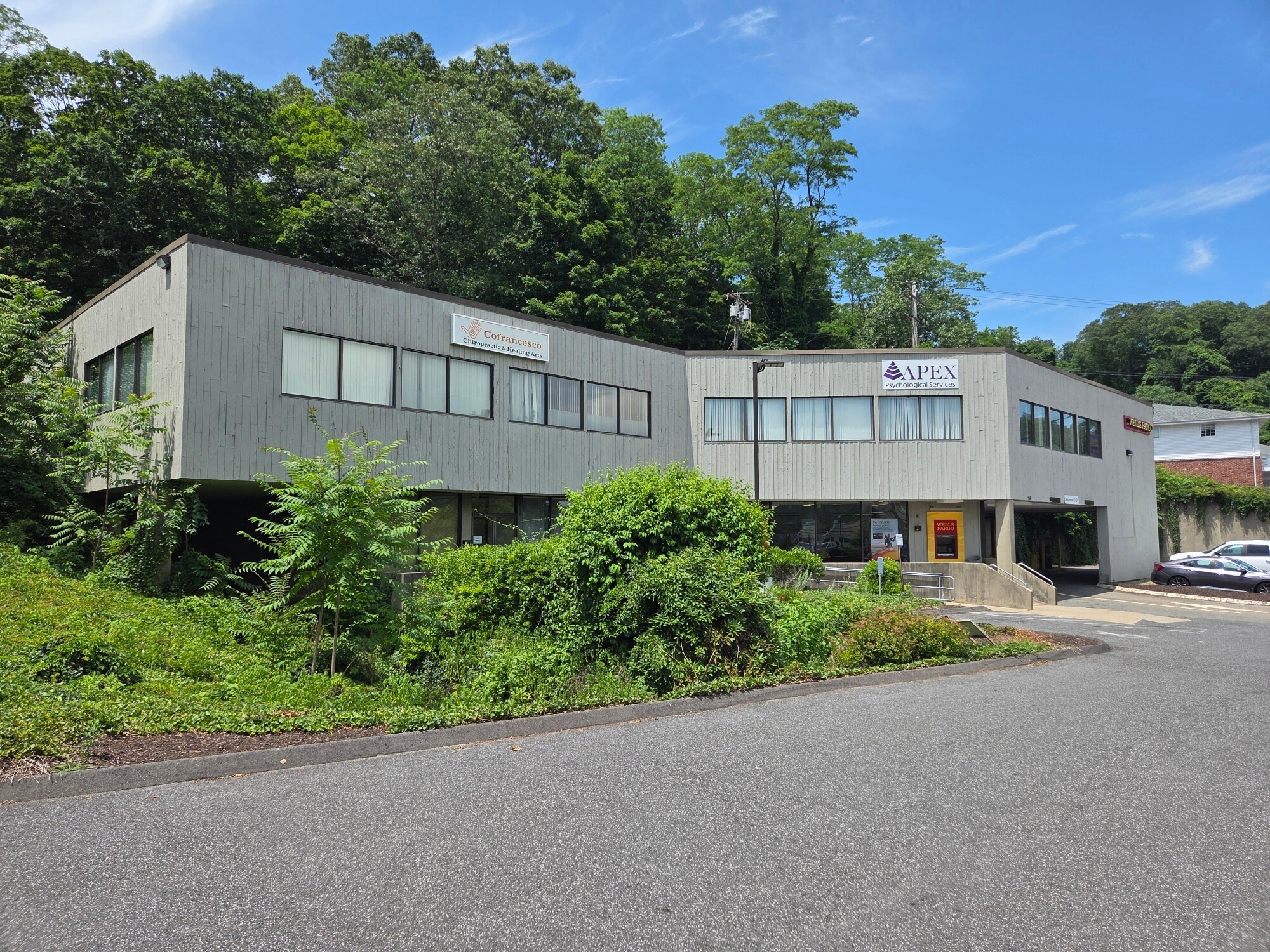 260 Amity Rd, Woodbridge, CT à vendre Photo de l’immeuble– Image 1 sur 9
