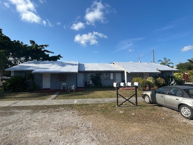 1207 NE 1st Ave, Homestead, FL à vendre Photo principale– Image 1 sur 11