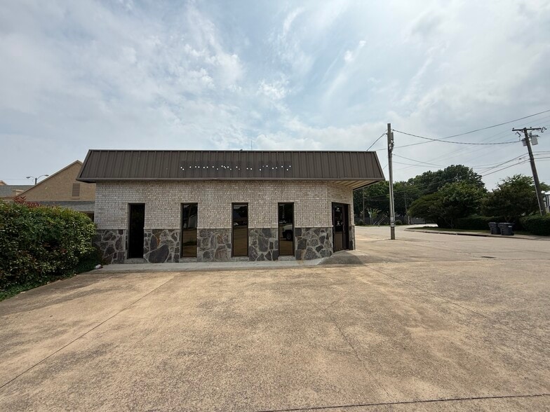209 W University Dr, McKinney, TX à louer - Photo de l’immeuble – Image 2 sur 17