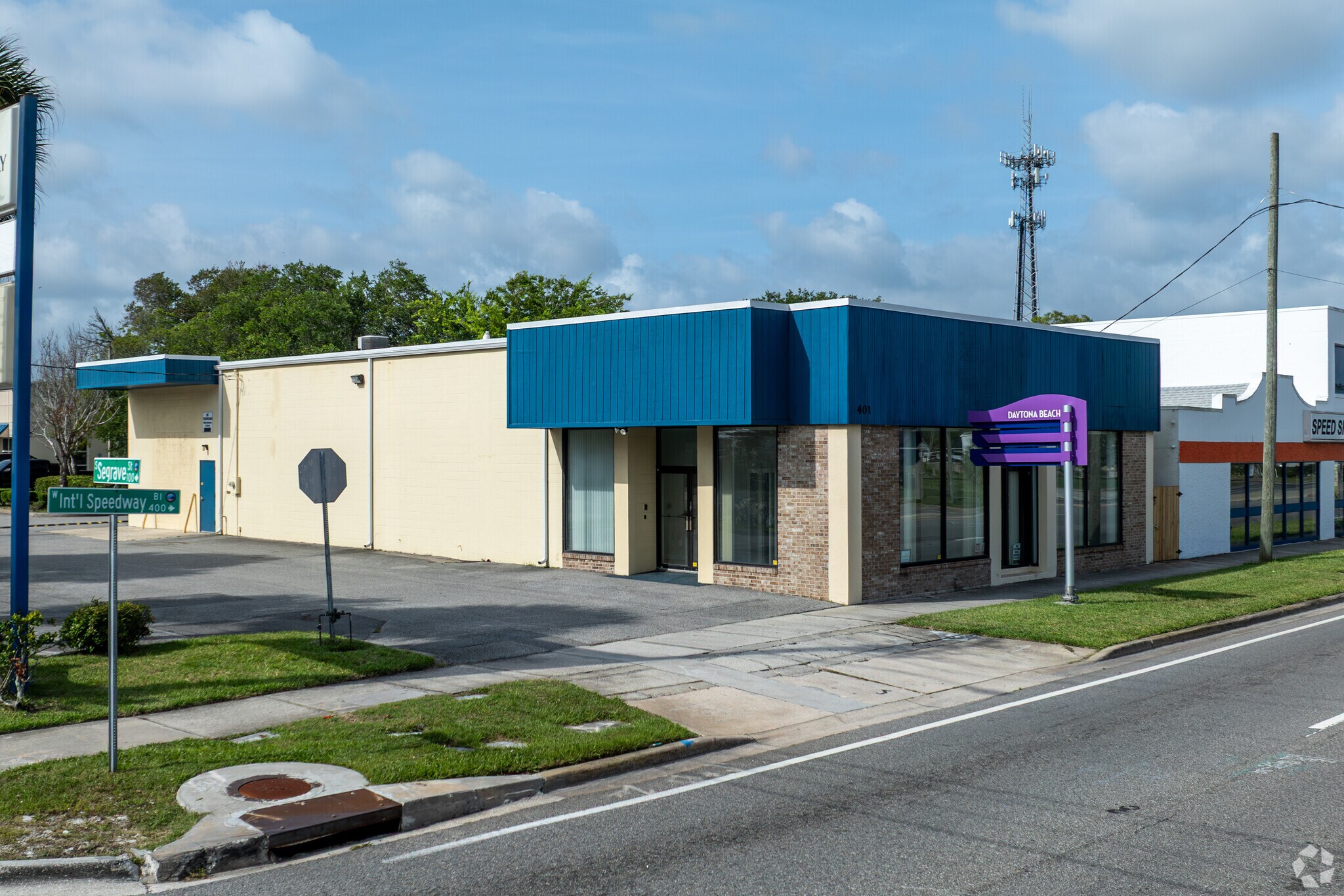 401 W International Speedway Blvd, Daytona Beach, FL à louer Photo de l’immeuble– Image 1 sur 11