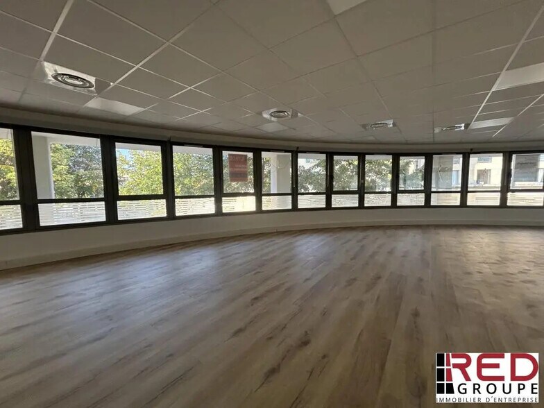 Bureau dans Aix-en-Provence à louer - Photo de l’immeuble – Image 1 sur 7