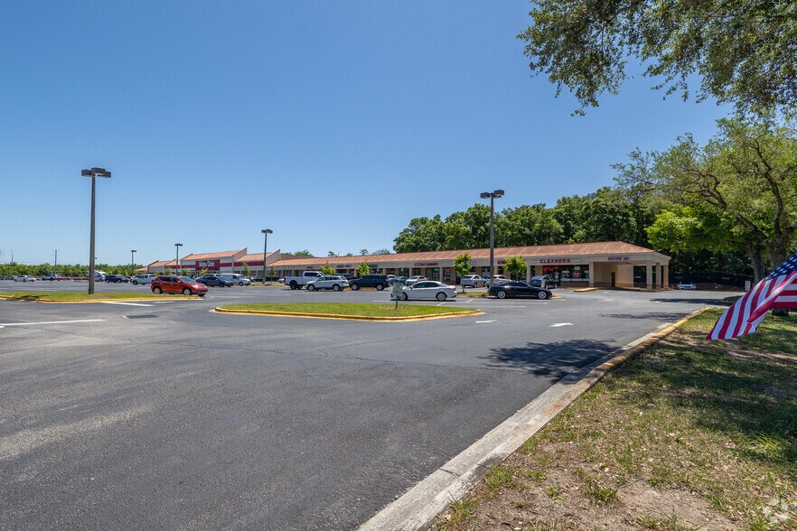 1531 Monument Rd, Jacksonville, FL à louer - Photo de l’immeuble – Image 3 sur 6