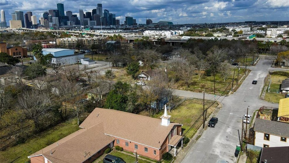 2401-2407 Sampson St, Houston, TX à vendre - Photo de l’immeuble – Image 2 sur 11